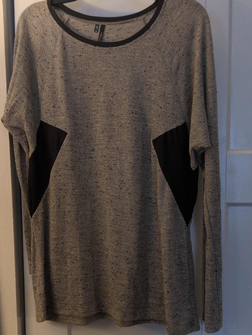 Maurices Heathered Light Gray Long-Sleeve Shirt with Black Accents